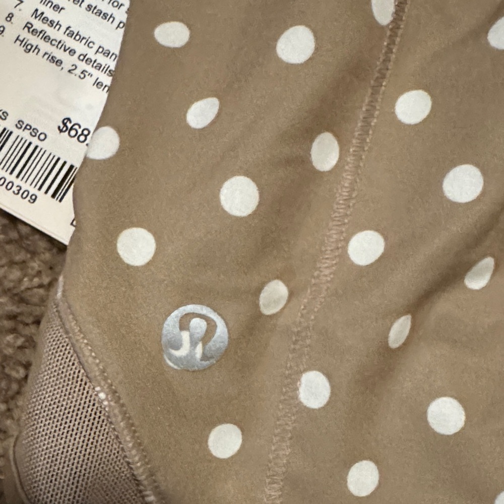 lululemon athletica Tan Polka Dot Hottie Hot Shorts size 6 - Picture 3 of 5
